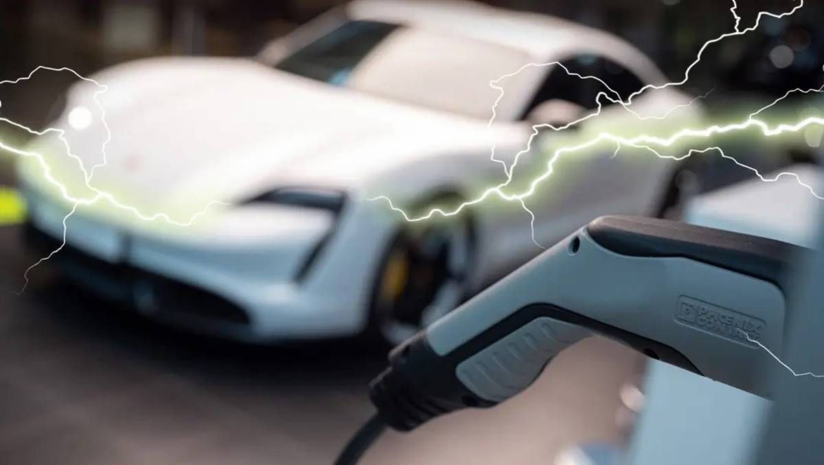 Coches eléctricos premium de ocasión, una bomba de relojería para los vendedores, chollos a la vista para los compradores