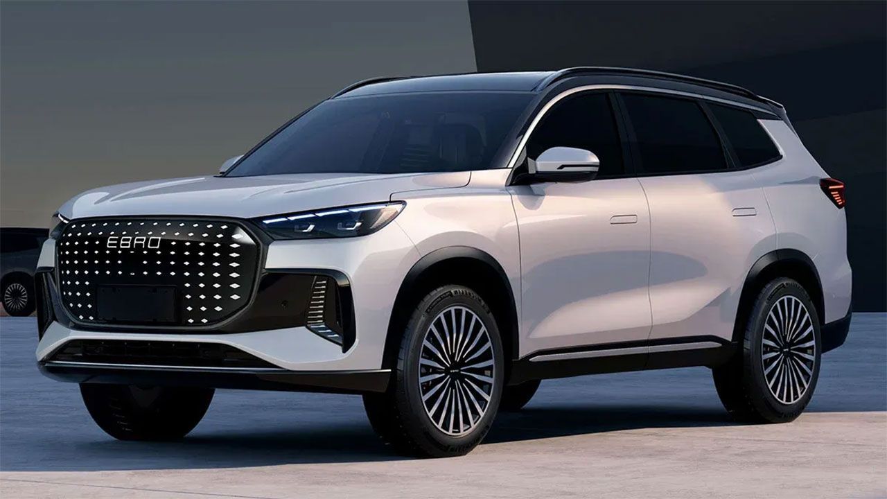 EBRO arranca la producción en Barcelona de su segundo coche, el SUV de siete plazas s800