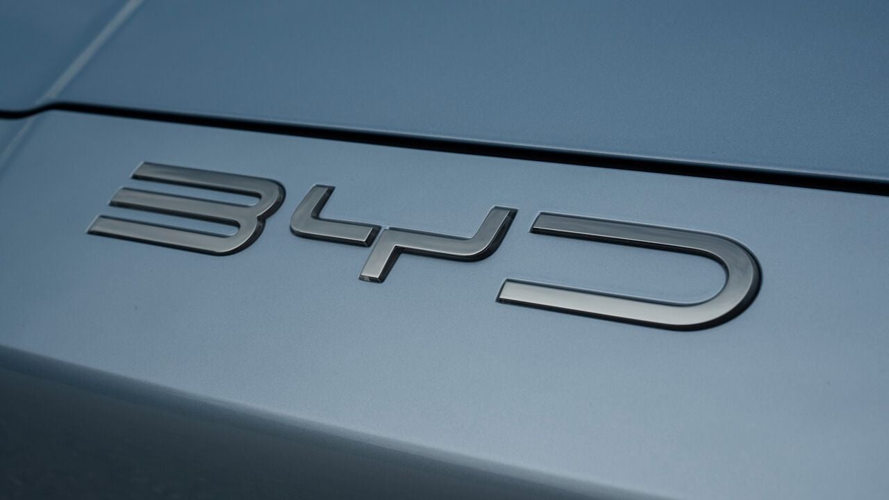 "Son estúpidos y maliciosos". BYD se enfrenta al resto de fabricantes chinos por la guerra de precios del coche eléctrico