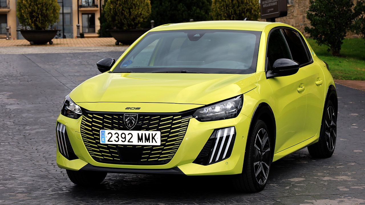 El renovado Peugeot E-208 con 433 km de autonomía ya tiene precio en España, y es más barato que nunca